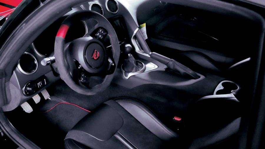 Интерьер Dodge Viper ACR Laguna Seca 2018 года  (фото 6 из 6)